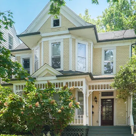 Charming Apartment In Bustling Clifton & Crescent Hill